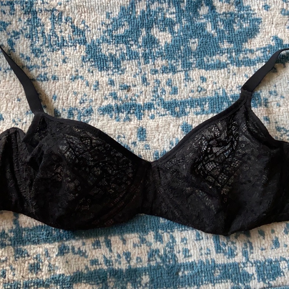 Victoria’s Secret Body by Victoria unlined Demi